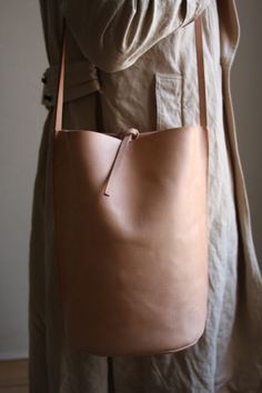 NURAXI by Teresa Robinson — Crossbody Bucket Bag - Natural Leather Cross Body Bucket Bag, Leather Bucket Bags, Coach Vintage Handbags, Natural Leather Bag, Leather Inspiration, Bucket Tote Bag, Tan Leather Bag, Designer Tote Bags