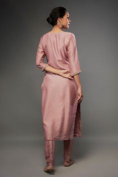 Blush pink straight kurta with embroidered bodice using glass cut-beads and crystal embellishments. Paired with a pant and dupatta. - Aza Fashions Organza Embroidery, Kurta Pant Set, Embroidery Beads, Embroidered Bodice, Beaded Neckline, Beaded Bodice, Women Kurta, Straight Kurta, Kurta With Pants