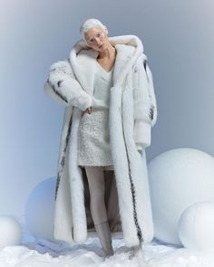 White Editorial, Snow Photoshoot, Fur Hood Coat, Pose References, Fur Hood, Winter White, Aesthetic Photo, Pose Reference, Aurora