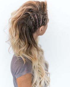 Festival Hair Hacks And Easy Step By Step Tutorial Lists That Are Easy And Beautiful. Summer And Winter Festival Hacks For Coachella, Bonnaroo, ACL And SXSW. Try Braids, A Curly Undo Or The Boho Look For Medium Length Or Long Hair. Shoulder Length Hair Should Try Flowers And Glitter Or Space Buns And Makeup That Matches. Festival-goers Need To Know These Stylish Tricks For Perfect Festival Hair. Great For Blondes And For Brunettes. Headbands, Bandanas, And Bangs Are So Hot Right Now! Lagertha Hair, Viking Hair, Eliza Taylor, Festival Hair, Short Haircut, Gorgeous Hair, Hair Day