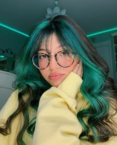 Emerald Money Piece Hair, Blue Curtain Bangs Brown Hair, Emerald Green Money Piece Hair, Green Hair Highlights Brunettes, Green Hair Streaks Highlights, Dark Green Money Piece Hair, Teal Money Piece Hair, Green Money Piece Hair, Vivid Money Piece Hair