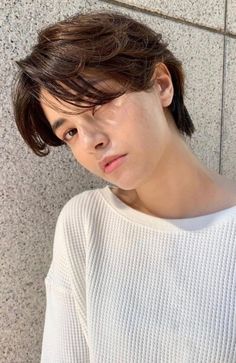 Wolf Cut Short Hair, Oval Face Haircuts Short, Wolf Cut Short, Short Hair With Curtain Bangs, Hair With Curtain Bangs, Girls Short Haircuts, Oval Face Haircuts, How To Cut Bangs