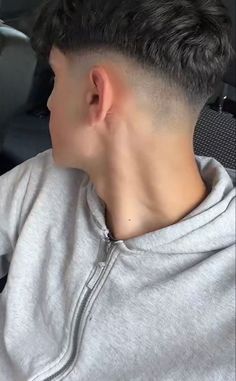 Fade Haircut Styles, Haircut Selfie, Photo Hijab, Drop Fade Haircut, Mens Haircuts Short Hair, Low Fade Haircut