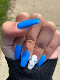 Its blue white with a smiley X face, it came out super cute and I definitely recommend and to try out in different colors Nail Inspo Blue, Blue And White Nails, Blue Acrylic Nails, Simple Acrylic Nails, Blue Nail, White Nail, Acrylic Nails Coffin Short, Short Acrylic Nails Designs, Square Acrylic Nails