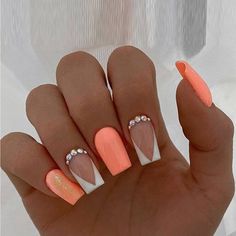 Super Cute And Stylish Ships In 5-10 Business Days Nagel Tips, Manicure Diy, White Nail, Stick On Nails, Short Acrylic Nails, Nail Accessories, Rhinestone Nails, Gold Nails, Nail Kit