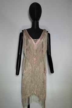 1920's style dress in silk with gold fringe made for theatre - "The beautiful and damned" Size 38 EU, can be measured on request. Beautiful And Damned, Style Silk Dress, Style Année 20, The Beautiful And Damned, 1920s Fashion Dresses, 1920's Style, Gold Fringe, 1920s Fashion, Beaded Dress