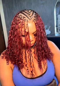 #boxerbraids #protectivestyles #bohobraidstyle Burgundy Fulani Braids, Burgundy Cornrows, Burgundy Braids For Black Women, Burgundy Braids, Vacation Braids, Burgundy Box Braids, Burgandy Hair, Cornrows Natural Hair