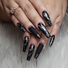 Black Gold Flake Nails, Black And Gold Acrylic Nails Coffin Medium, Black Fancy Nails, Pretty Black Nail Designs, Gold Acrylic Nails, Marble Nail