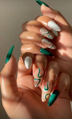 Kutek Disney, Easy Nails, Cute Nail Art Designs, Almond Nails Designs, Almond Nail, White Nail, Nailed It