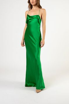 Ruffle cowl bias gown - green – Michelle Mason Slip Dress Street Style, Green Silk Dress, Cute Formal Dresses, Green Silk Dresses, Maid Of Honour Dresses, Michelle Mason, Green Gown, Grad Dresses, Long Bridesmaid Dresses