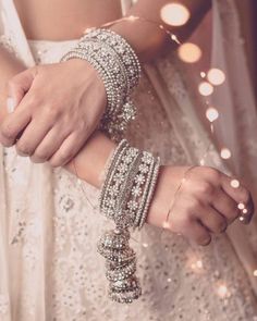 Bridal Jewelery, Indian Jewelry Earrings, Antique Jewellery Designs, The Bangles, Indian Jewellery Design Earrings, Bracelets Design, Indian Jewellery Design, Indian Jewelry Sets, Mehendi Design