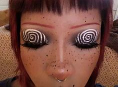 Funky Makeup Looks Eyeshadows, Spiral Eye Makeup, Makeup Looks Face Paint, New Wave Makeup 80s, Alt Eyeshadow, Funky Eyeshadow, Funky Eye Makeup, Funky Makeup Looks, Weird Makeup Looks