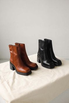 Vagabond BROOKE BOOTS - BLACK Boots With High Heels, Brown Boots Chunky, Shoe Inspo Boots, Brown Square Boots, Brown Chunky Boots, Vagabond Brooke, Flat Black Boots, Classy Boots, Black Chunky Boots