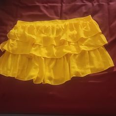 Nwt New York & Company. Yellow Ruffled Mini Skirt. Sz. L Flowy Ruffled Short Skort, Flowy Short Skirt With Ruffles, Short Flowy Skirt With Ruffles, Flowy Ruffled Short Skirt, Short Ruffled Flowy Skirt, Chic Yellow Bottoms With Ruffles, Chic Yellow Ruffled Bottoms, Yellow Ruffled Bottoms For Day Out, Flowy Yellow Ruffled Skirt