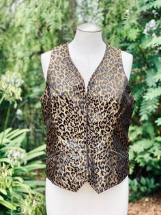 This is a trending brown and black leopard print vest. It has a zip up front and faux pockets on the front side. This can be layered or worn alone. Enjoy! Measurements laying flat:  Pit to pit- 19" Waist- 17" Length- 23" Black Leopard Print, Vest Outfits, Black Leopard, Western Outfits, Leopard Print, Zip Ups, Clothes For Women, Clothes, Black