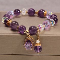 قلادات متدلية, Beads Bracelet Design, Crystal Beads Bracelet, Fancy Jewellery, Jewelry Making Charms, A Bracelet, Beaded Bracelets Diy, Amethyst Bracelet, Stretchy Bracelets