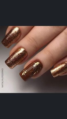 Fall Nails With Design 2023, Nails For Copper Dress, Cooper Nails Design, Brown And Gold Nails Short, Bronze Nails Designs, Party Nails Designs, Nails Bronze, Brown And Gold Nails, Short Thanksgiving Nails