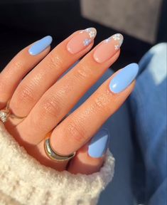 Cute Summer Nails Oval, Cute Summer Nails Almond Short, Fun Simple Summer Nails, Simple Summer Nails Blue, Simple Almond Nails Summer, Fun Summer Nails Almond, Fun Summer Nails Short, Almond Nails Summer Colors, Summer Classy Nails