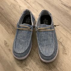 Lightweight Casual Blue Shoes Size 41 Or 9.5. Kind Of Look Like Hey Dudes, Very Comfortable But I Ordered The Wrong Size And Never Sent Them Back. Would Look Great With Shorts Or Jeans. Thanks For Looking. I Can Measure If You Are Interested In Measurements. Cheap Blue Slip-on Canvas Shoes, Hey Dudes, Brand Shoes, Blue Shoes, No Brand, Shoe Brands, New Color, Looks Great, Blue White