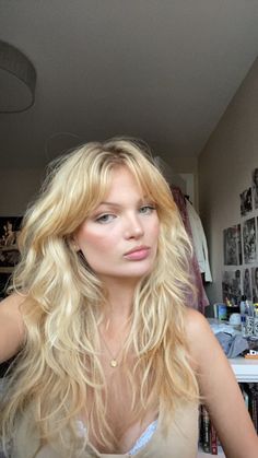 Blond Long Shag Haircut, Whispy Front Bangs 70s, Shag Haircut Women Long, Layered Hair 70s Style, Long Shag Haircut 70s, Blonde Long Shaggy Hair, 70s Layers Hair Long Shag, Blond 70s Hair, 70s Bangs Haircut