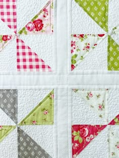 the quilts are all different colors and patterns on the table topper or wall hanging