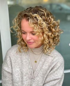 Curly Hair Techniques, Curly Hair Dos, Short Curly Cuts, Curly Cuts, Permed Hair, Curly Styles, Curly Hair Photos