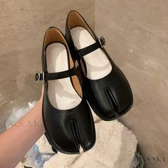 Lasaky - Elegant yet Understated Low-Heeled Shoes for Women Hoof Shoes, Zapatos Mary Jane, Tabi Shoes, Monochrome Design, Low Heel Shoes, Buckle Sandals, Leather Mary Janes, Mary Jane Shoes, Designer Heels