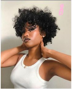 Short Natural Curly Hair, Curly Fro, Natural Hair Short Cuts, Short Curly Haircuts, Pelo Afro, Natural Curls Hairstyles, Hairdos For Curly Hair, Black Curly Hair, Hair Crush