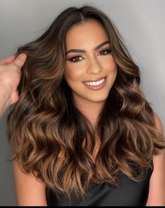 Tan Skin Balayage, Hair Colors For Tan Skin, Hair Color For Tan Skin, Balayage Hair Caramel, Latina Hair, Wedding Hair Colors, Hair Color Chocolate, Caramel Hair