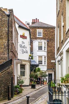 an alley way with buildings and people walking down it