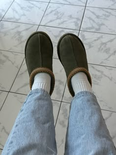 Comfy Winter Shoes, Comfy Shoe, Birkenstock Outfit, Comfy Winter, Green Shoes