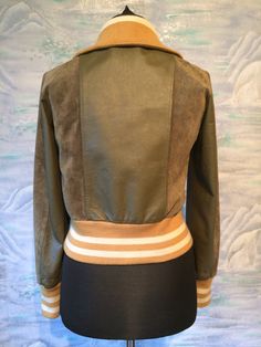 "Vintage Pig Split Leather Jacket Khaki Leather Blazer Short Pigs Leather Oversized Blazer Jacket Medium Size Label size: M Measurements (lying flat): Waist - 15.7\" / 40cm (elastic) Bust : 17.7\" / 45 cm Length - 19.6\" / 50 cm Sleeve - 25.2\" / 64cm Shoulders: 15.3\" / 39 cm Condition: very good condition Material: 100% Pig leather Please check measurements to insure a proper fit. Remember to allow yourself some extra room for movement. You can compare these with something from your closet tha Spring Retro Leather Jacket With Zipper Closure, Spring Retro Leather Jacket With Zipper, Khaki Leather Jacket With Pockets For Fall, Retro Fall Biker Jacket For Workwear, Retro Fall Biker Jacket For Work, Retro Biker Jacket For Workwear In Fall, Khaki Leather Jacket For Workwear In Fall, Retro Winter Leather Jacket For Work, Retro Leather Jacket For Winter Workwear