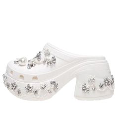 Crocs x Simone Rocha Siren Clog 'White' 210142-0WV Bride Crocs, Wedding Crocs, Platform Crocs, Play Converse, Clogs Outfit, Crocs Fashion, Limited Edition Sneakers, Bling Shoes, Pearl Bag