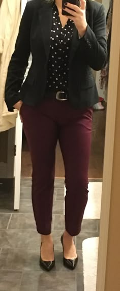 Burgandy Pants Outfits, Burgundy Pants Outfit, Maroon Pants Outfit, Outfit Pics, Maroon Pants, Burgundy Pants, Burgundy Jeans, Portofino Shirt