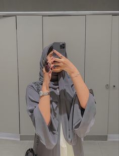 Abaya Pics Aesthetic, Abaya Poses Photography, Abaya Girls Aesthetic, Abaya Picture Poses, Modest Abaya Aesthetic, Abaya Girls Dpz, Abaya Aesthetic Pictures, Abaya Selfie, Abaya Girl Aesthetic