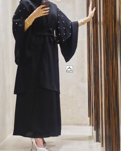 أستقبل الطلبات عن طريق الدايركت مسج Black Hijab Outfit, Grammy Fashion, Hijabista Fashion, Black Chiffon Dress, Modest Fashion Hijab, Fashion Drawing Dresses