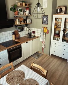 the kitchen is clean and ready to be used for dinner or other special mealtimes