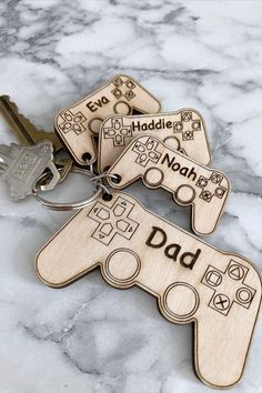 game controller key chain for a dad that has little individual controllers with the kids names on them Custom Key Chain, Homemade Fathers Day Gifts, Laser Engraved Ideas, Wooden Keychain, Diy Father's Day Gifts, Video Game Controller, Fathers Day Presents, Personalized Gifts For Dad, Fathers Day Crafts