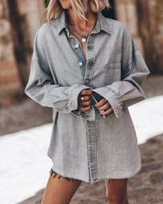 Relaxed buttoned denim shirt in light blue with a pocket on the chest and extra long sleeves. Style Language, Denim Shirt Women, Grey Denim Shirt, Nyc Fall Outfits, Classy Fashion Style, Spring Knitwear, Flowy Jumpsuit, Travel Chic, Batwing Dress