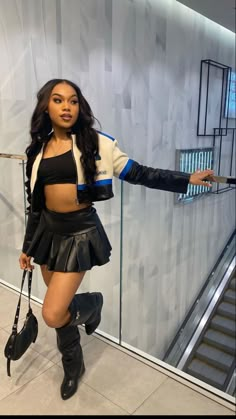 Outfit Ideas Winter Date Night, 90 And 2000 Fashion, Concert Skirt Outfit Ideas, Leather Skirt Outfit Baddie, Skirt Outfits Leather Skirt Outfit, Leather Club Outfit, Asake Concert Outfit Ideas, Concerts Outfits Ideas