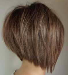 New Stacked Bob For Straight Hair Bob Style Haircuts, Brown Bob, Layered Bob Haircuts, Modern Haircuts, Layered Bob Hairstyles, Bob Hairstyles For Fine Hair, Long Bob Hairstyles, Short Bob Haircuts