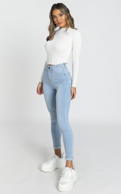 Light Blue Jeans Outfit, Jeans Outfit Ideas, Denim Jeans Outfit, Outfits Con Jeans, Blue Jean Outfits, Mode Kimono, Jeans Outfit Women, Grunge Dress, Moda Jeans