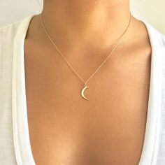 This is Us mini crescent moon pendant necklace. Available in sterling silver, gold filled and rose gold filled. Pendant (mm): H:1 x L:21 x W:8 Chain: 14kt gold-filled/Sterling silvercable chain available in 16,18 and 20 Minimalist Moon Shape Charm Necklace With Clavicle Chain, Minimalist Moon Charm Necklace With Delicate Chain, Everyday Moon Charm Necklaces, Everyday Moon Charm Necklace, Minimalist Moon Phase Charm Necklace, Gold Moon Necklace, Mini Moon, Crescent Moon Pendant, Pendant Necklace Gold