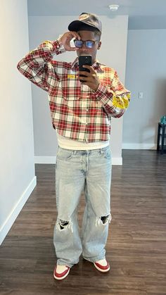 Style Flannel Men, Grad Bash Outfit Ideas Guys, Picture Day Outfit Highschool Men, Cropped Flannel Outfits Men, Flannel Fits Men, Different Mens Styles, Outfits For Men Street Style, Summer Outfits Men Streetwear Street Fashion, Fall Fits Streetwear