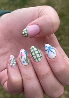 Spring-inspired nail designs, Spring nails, Spring nail ideas, Spring nail art, Spring nails short, floral nails, pastel nails, Spring pastel nails, floral tips Green Nails For Spring, Short Floral Nails, Nail Design For Spring, Pastel Green Nails, Spring Pastel Nails, Cosmo Nails, Green Nail Design, Daisy Nail Art, Nail Aesthetic