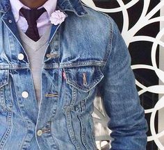 Spring Denim Jacket Men Outfit, Mens Outdoor Fashion, Trucker Jacket Men, Jean Jacket Styles, Outfit Hombre, Mens Casual Outfits Summer, Dad Fashion, Hipster Mens Fashion