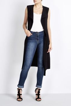 Sleeveless duster jacket #AW15 Black Duster Sweater Outfits, Long Sleeveless Cardigan Outfit, Long Black Vest Outfit, Sleeveless Cardigan Outfit, How To Style A Vest, Cardigan Outfit Spring, Long Sleeveless Cardigan, Long Sweater Vest