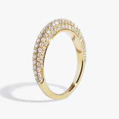 a yellow gold ring with rows of diamonds in the middle and an inscription that reads vrai