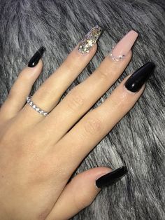 Pinterest: @ prettiiegorgeous ♥ Black And Nude Nails, Coffin Nails Matte, Matte Black Nails, Her Nails, Vacation Nails, Acrylic Nail Art, Coffin Nails Designs