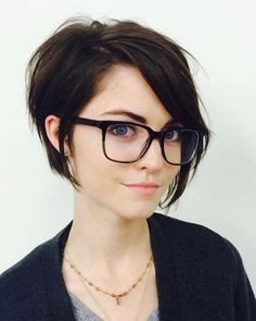 19 Incredibly Stylish Pixie Cut Ideas - Short Hairstyles for 2017 Short Hair Preppy Style, Spunky Bob Hairstyles, Cute Short Haircuts For Women In Their 30s, Full Face Pixie Haircut, Textured Pixie Cut Thick Hair, Medium Pixie Haircut, Pixie Bob Haircut With Bangs, Short Hair For Square Face, French Pixie Haircut